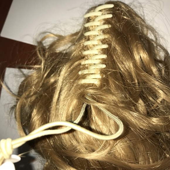 29″ 200G HIGH TEMP FIBER WAVY  BLONDE PONYTAIL - Picture 3 of 8